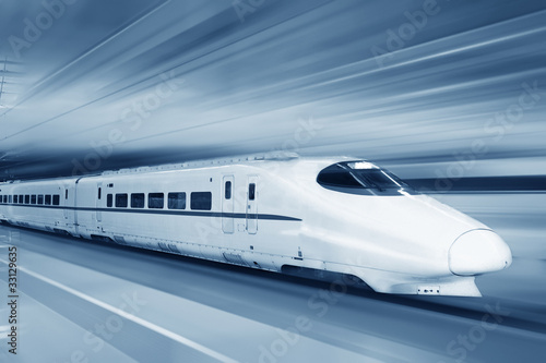 Foto: Fast train with motion blur. Fast train with motion blur.