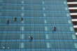 Fensterputzer an Glasfassade 1