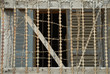 vergittertes Fenster in ehemaligem Folterzentrum