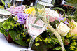 festliche Tischdekoration mit Blumen