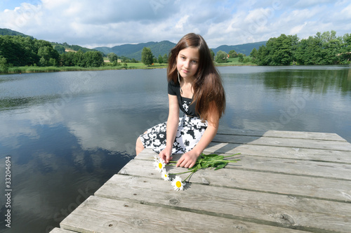 Foto: Junges Mädchen am See Junges Mädchen am See