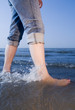Foto: walking in the tide walking in the tide