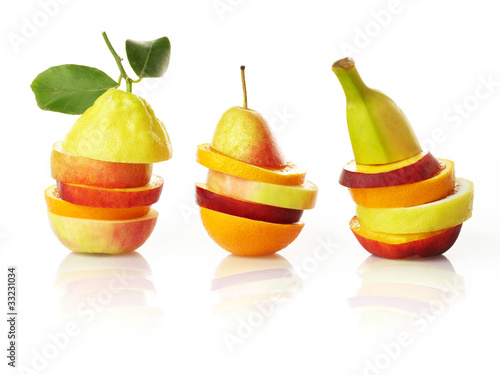 Foto: Isolated composing of different fruit varieties Isolated composing of different fruit varieties