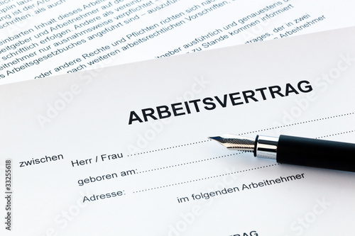 Foto: Arbeitsvertrag in deutscher Sprache Arbeitsvertrag in deutscher Sprache