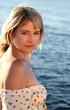Foto: Portrait of the romantic girl against water Portrait of the romantic girl against water