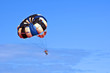 ����: Parasailing under blue sky. � FER737NG #33305838