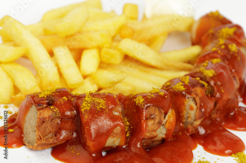 Foto: Currywurst mit Pommes frites Currywurst mit Pommes frites
