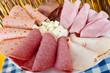 Wurstteller mit Schafskäse