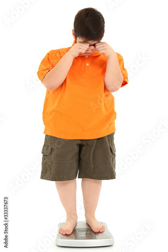 Foto: Morbidly Obese Fat Child on Scale Morbidly Obese Fat Child on Scale