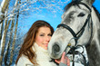 winter frau mit pferd