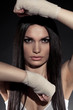 Foto: beautiful woman boxer portrait beautiful woman boxer portrait