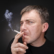 Foto: Portrait of handsome man smokes Portrait of handsome man smokes