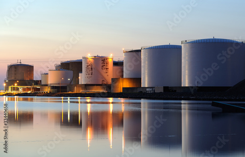 Foto: oil tanks oil tanks