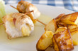 Hähnchenrouladen an Backofenkartoffeln