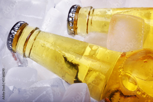 Foto: Bottles of beer in ice Bottles of beer in ice