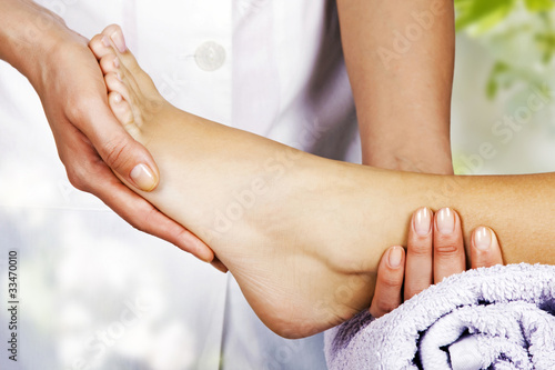 Foto: Foot massage in the spa salon Foot massage in the spa salon