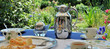 Kaffeetafel auf der Terrasse