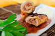 Geflügelroulade auf fruchtiger Tomatensoße mit Reis