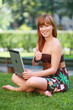 junge Frau im Park