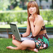 junge Frau im Park