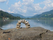Steinbogen am See
