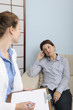 Foto: psychologist or psychiatrist with patient psychologist or psychiatrist with patient