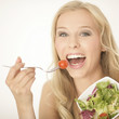 Blonde Frau mit Salat Blonde Frau mit Salat