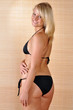 Junge Frau im Bikini