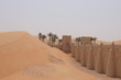 Mauern eines Forts in der Wüste der Emirate
