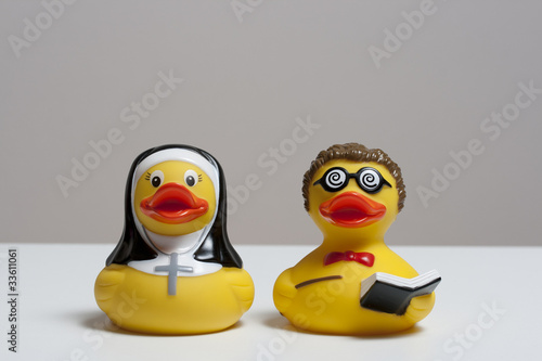 Foto: Priester und Ordensfrau Priester und Ordensfrau