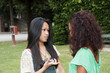 Ragazze adolescenti si confidano Ragazze adolescenti si confidano