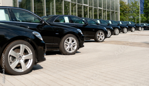 Foto: Autos stehen zum Verkauf Autos stehen zum Verkauf