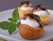 profiteroles, crème chantilly et chocolat profiteroles, crème chantilly et chocolat