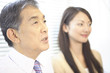 休憩する社長と秘書