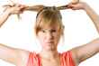 Frau braucht neue Frisur