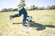 サッカーをする男の子 サッカーをする男の子
