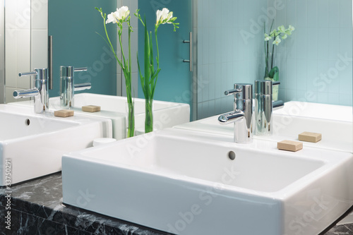 Foto: Waschtisch im Badezimmer Doppelwaschtisch Waschtisch im Badezimmer Doppelwaschtisch