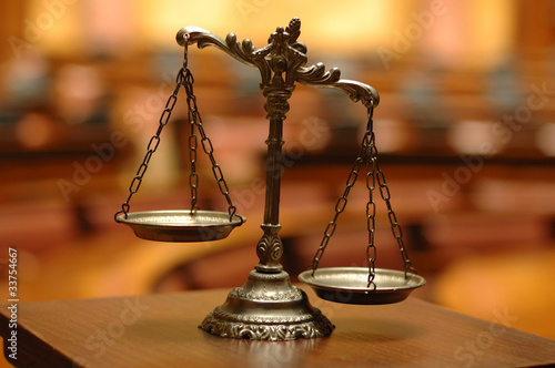 Foto: Decorative Scales of Justice in the Courtroom Decorative Scales of Justice in the Courtroom