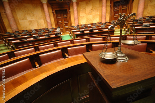 Foto: Decorative Scales of Justice in the Courtroom Decorative Scales of Justice in the Courtroom