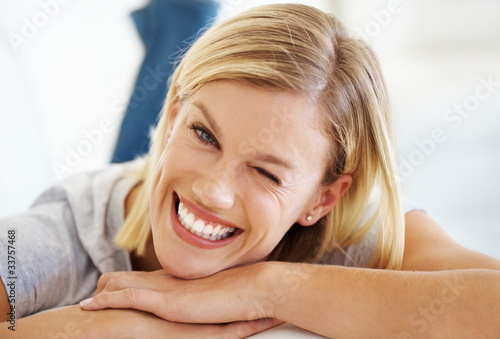 Foto: Flirtatious woman winking Flirtatious woman winking