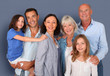 Foto: Portrait of happy family standing ion grey background Portrait of happy family standing ion grey background