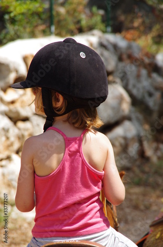 Photo: enfant sur un poney enfant sur un poney
