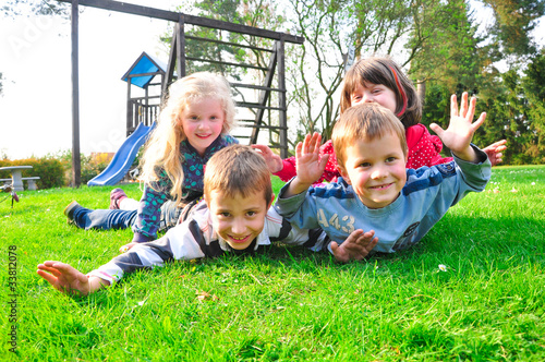 Photo: Kinder beim spielen Kinder beim spielen