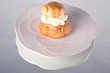 religieuse au café