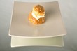 religieuse au café