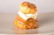religieuse au café