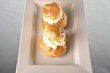 religieuse au café