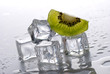 cubetti ghiaccio e kiwi - tre cubetti ghiaccio e kiwi - tre