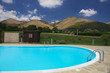 Photo: piscina all'aperto con colline piscina all'aperto con colline