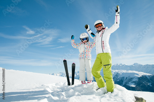Foto: Ski, snow, sun and fun - space for text Ski, snow, sun and fun - space for text